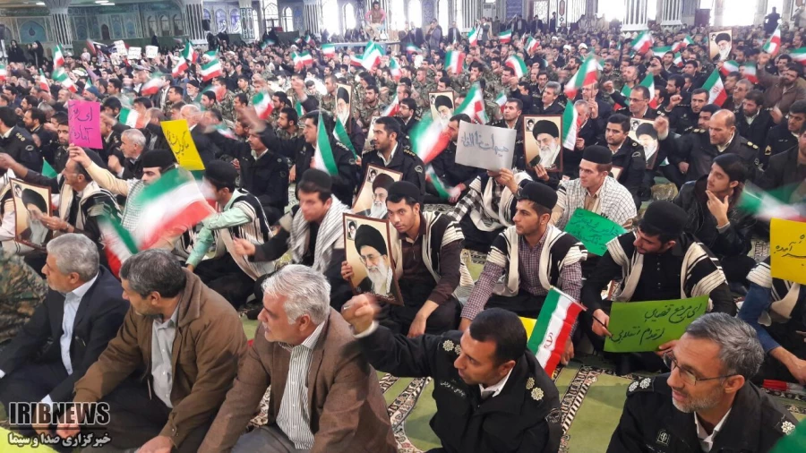 حضور در مراسم  9 دی تجدید میثاق ملت با آرمانهای نظام است.