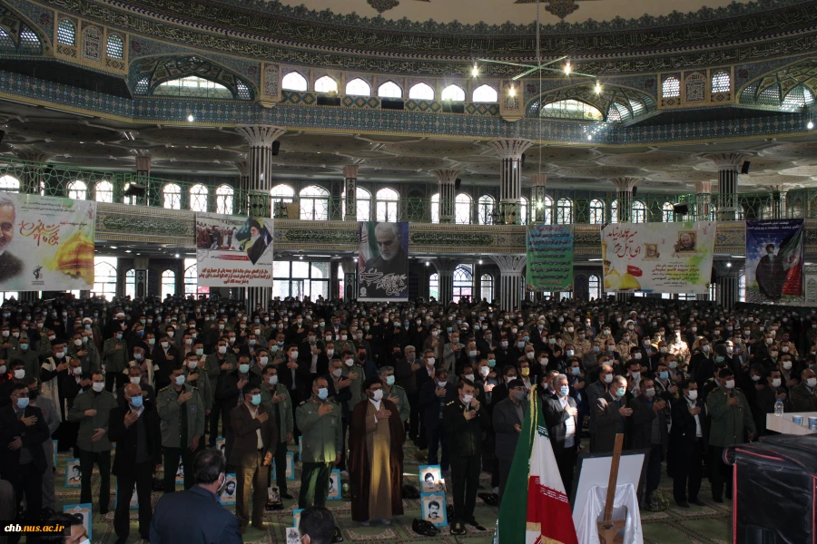 حضور ریاست دانشگاه فنی و حرفه ای استان به همراه روسای آموزشکده های استان ، جمعی از کارکنان ، اساتید و دانشجویان عزیز در مراسم دومین سالگرد شهادت حاج قاسم سلیمانی در مصلی بزرگ امام خمینی ره شهرکرد  2