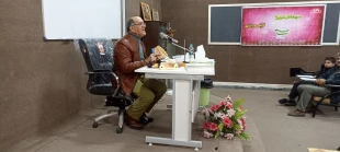 کارگاه آموزشی پیشگیری از بیماری های دهان و دندان در جهت ارتقای سطح علمی و آگاهی کارکنان و اساتید آموزشکده فنی و حرفه ای پسران شهرکرد با حضور دکتر رییسی متخصص دندان پزشکی برگزار شد 5