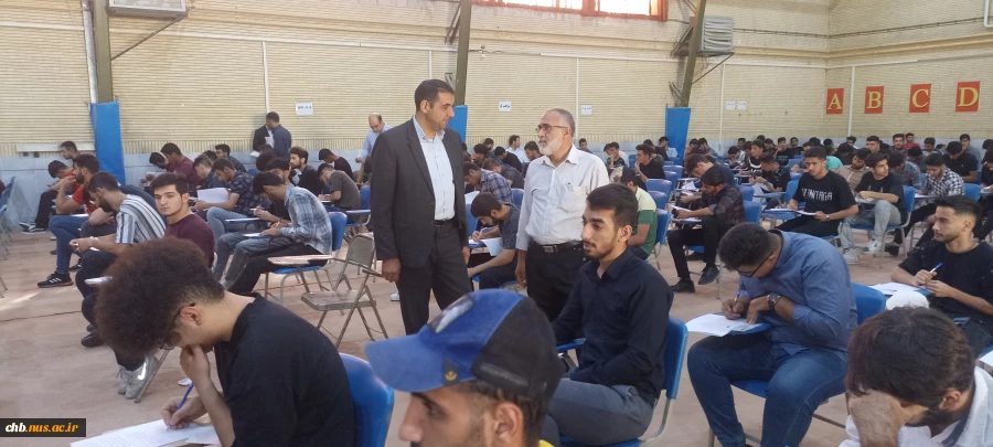 بازدید مهندس مومنی و هیئت همراه از روند برگزاری امتحانات پایان ترم از دانشکده فنی و حرفه‌ای  پسران شهرکرد 3