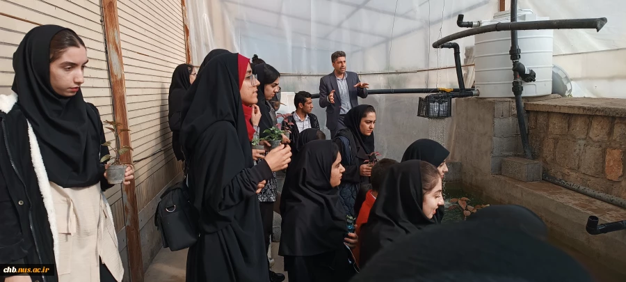 بازدید دانشجویان آموزشکده ملی مهارت دختران شهرکرد از دستاورد های اساتید و دانشجویان آموزشکده کشاورزی شهرکرد 2